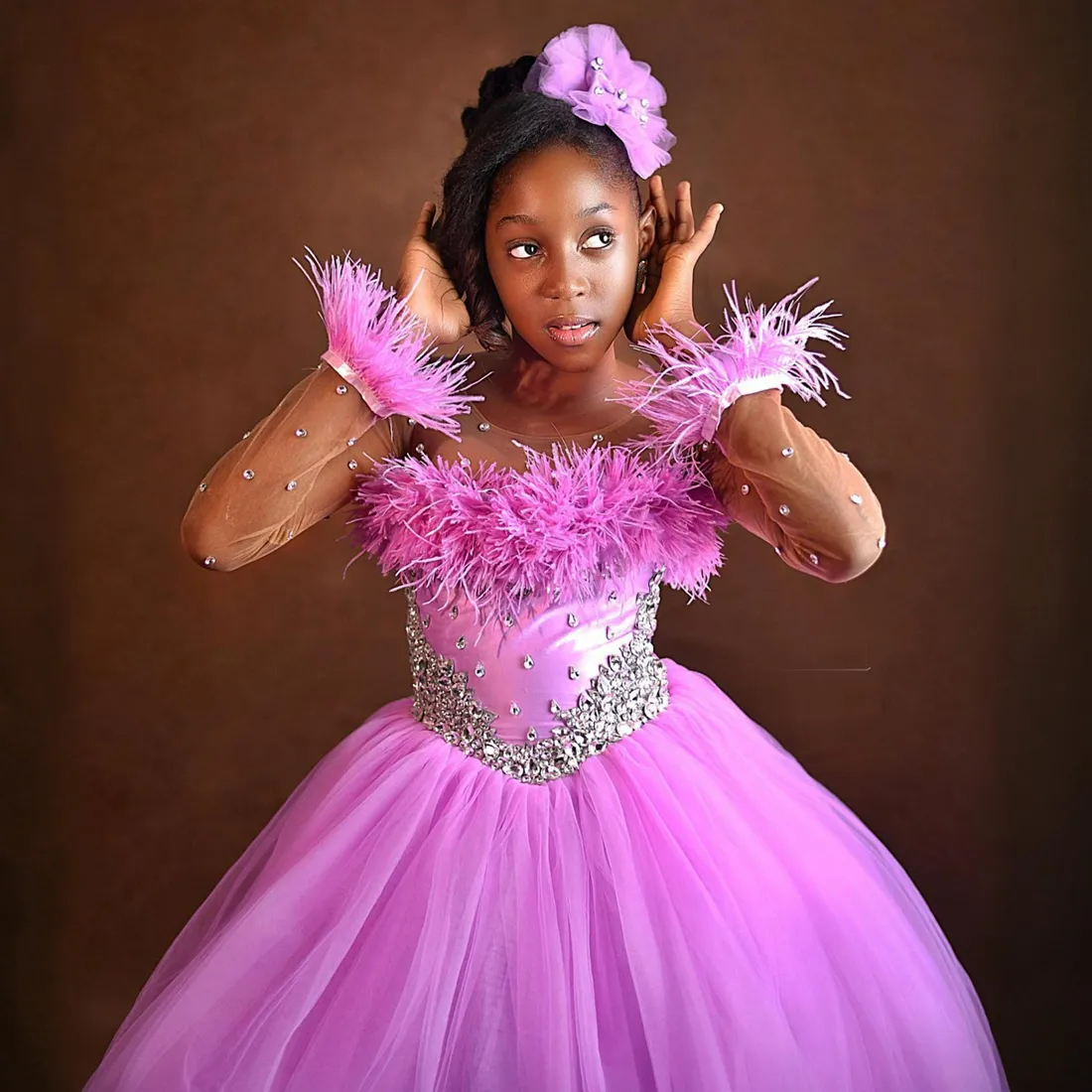 Feather A Line Girls Pageant Dresses O Neck Long Sleeve Crystal Kids Birthday Party Gown Puffy Tulle Skirt Child Formal Wear BC18950
