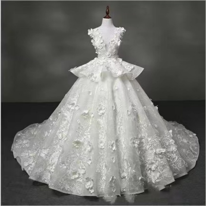 Lace A Line Wedding Dresses 3D flowers Button Appliques Sweep Train designer wed bridal gowns Ruffles Bridal Gowns Vintage Boho Country Bride Receptio