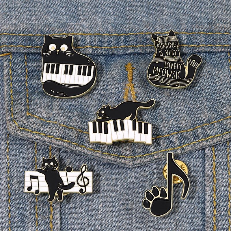 Cat Pace Enamel Pins Custom Piano Keys Kitten Musical Note Brooches Lapel Badges Animal Music Jewelry Gift for Kids Friends