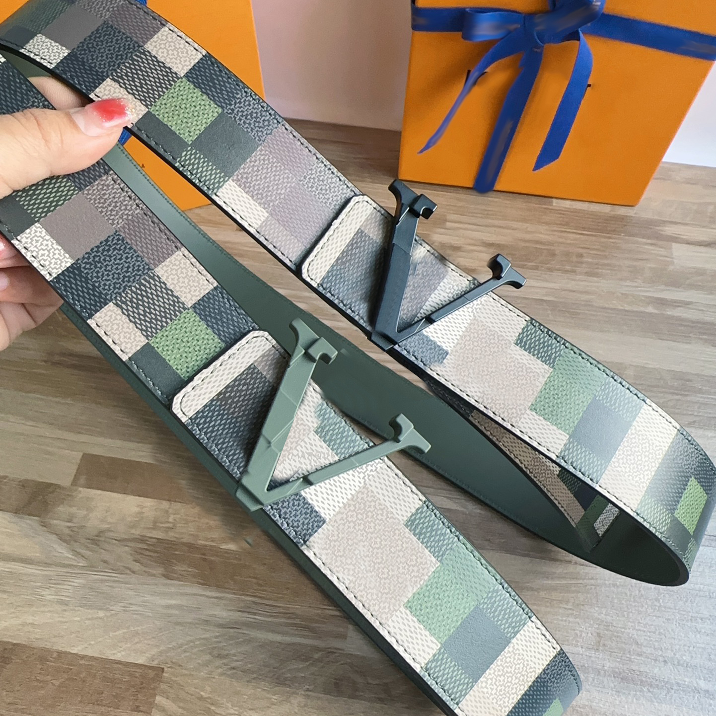 Luxury Belts Designer for Men Genuine Leather Belt Width 40 mm Women Gold Silver Smooth Buckle Ceinture Luxe v belts Casual Fashion Waistband 2403211XQ