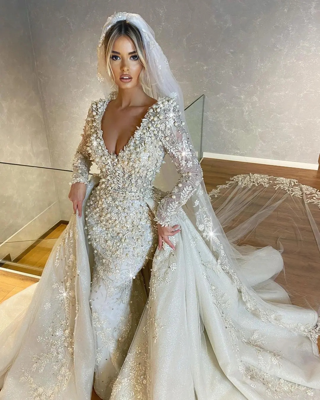 Exquisite Wedding Dress Pearls Appliques Bridal Gowns Custom Made V Neck Long Sleeve With Detachable Train Vestido De Novia 0219