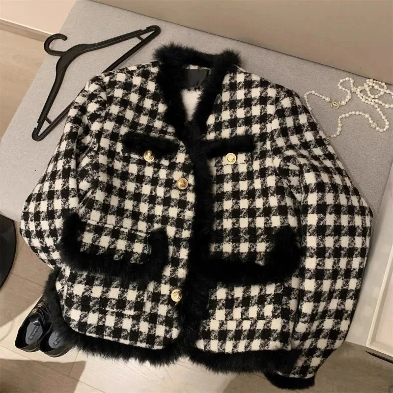 Vintage Fleece Plaid Tweed Jacket Women Faux Fur Patchwork Cropped Coat Winter Korean Elegant Velvet Thick Warm Short Outerwear 240307