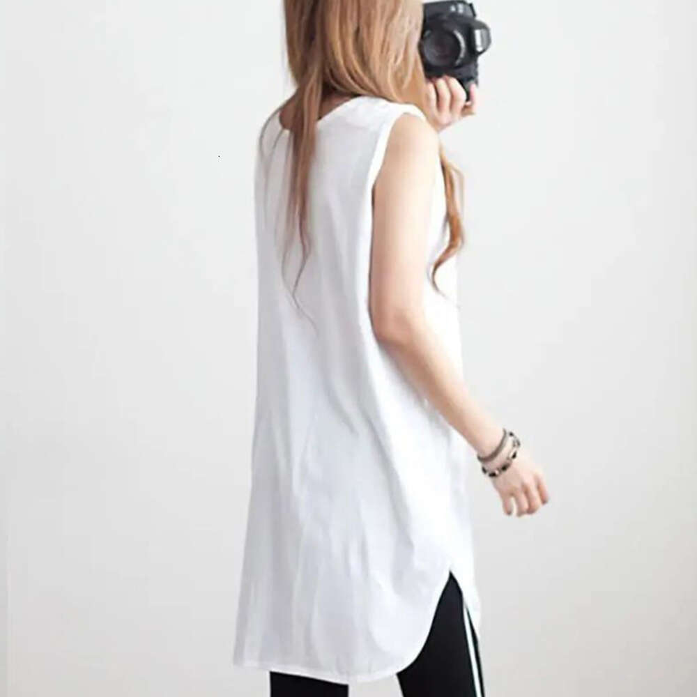 Fart Curtain Paired Sweatshirt Bottom Loose Fitting Vest with A Curved Open Cut and Exposed White Edge for Layering