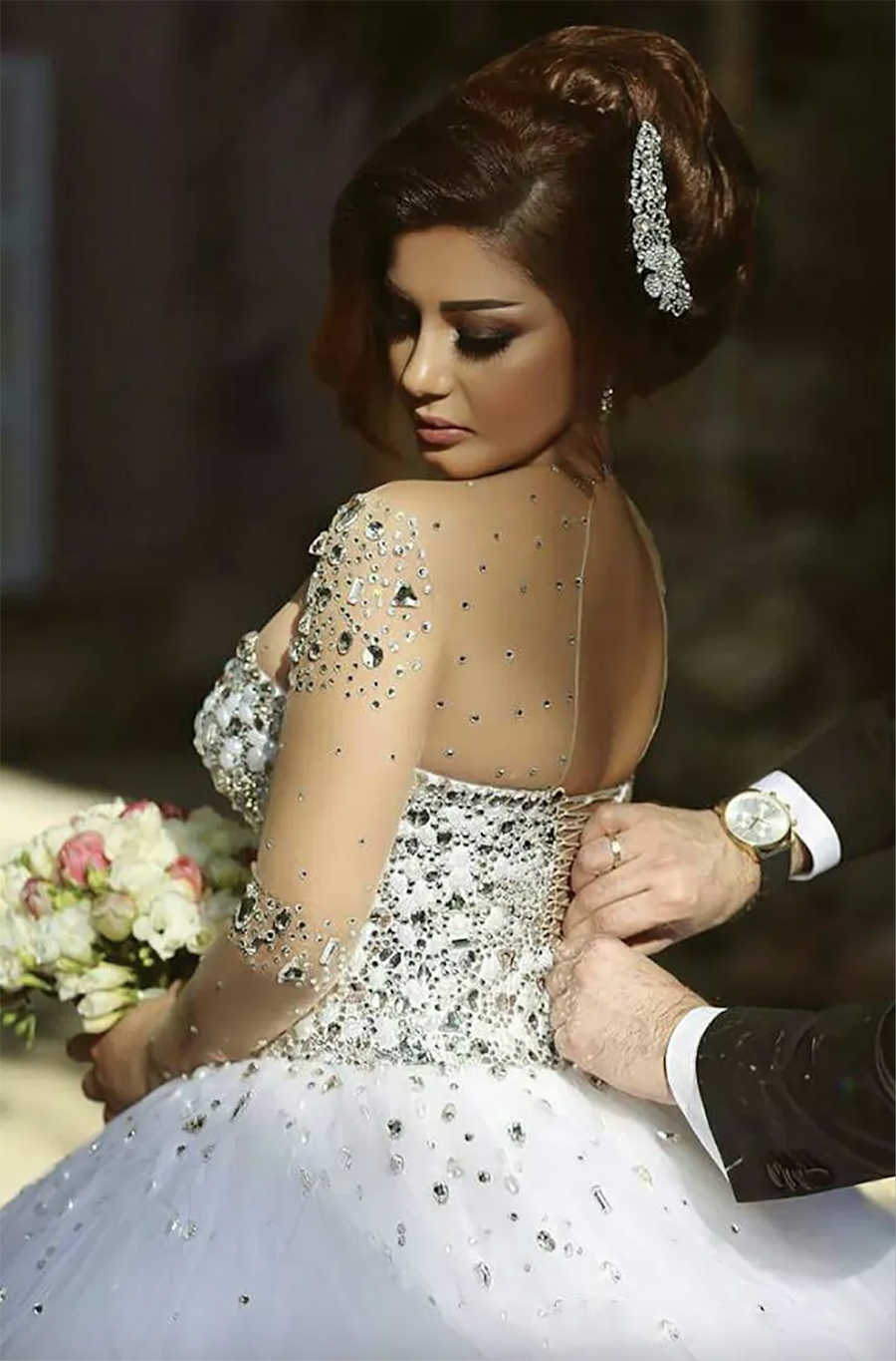 2024 Long Sleeves with Rhinestones Backless Ball Gown Wedding Dress Cystal Bridal Gowns Spring Quinceanera Dresses Free shipping Free