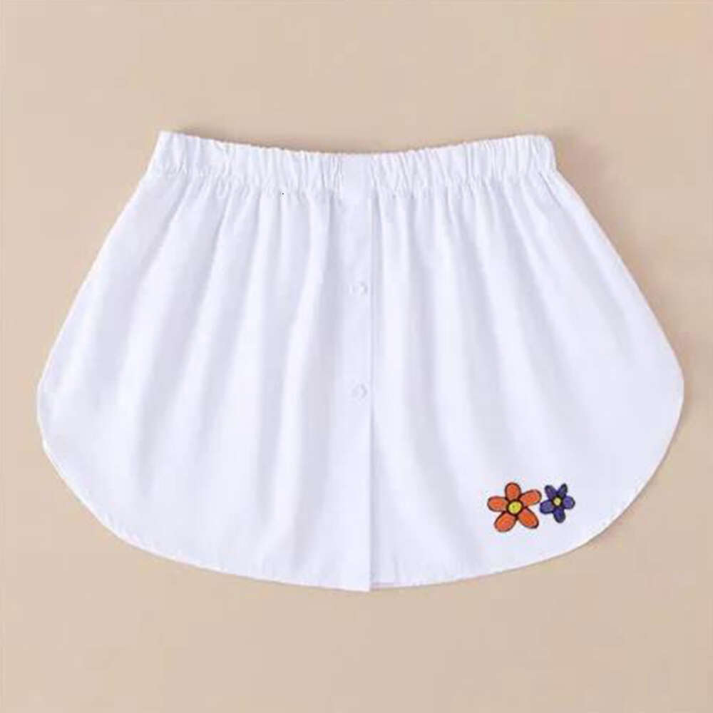 Spring Hoodies Are Layered Paired with Women's Bottomed Skirts, Shirts, Sweaters. Fake Hem Covers the Hips and Buttocks