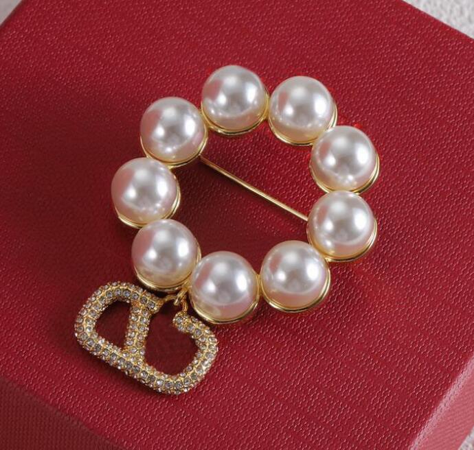 Exquisite Designer Brand Brooches Unique Pearl Brooch Pin High Quality Jewelry Women Men Christmas Party Gift Accessorie