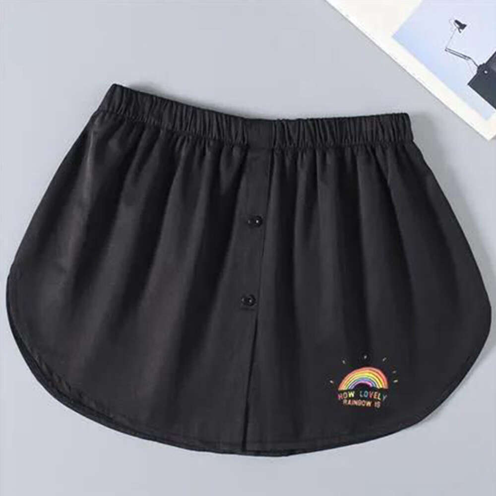 Spring Hoodies Are Layered Paired with Women's Bottomed Skirts, Shirts, Sweaters. Fake Hem Covers the Hips and Buttocks