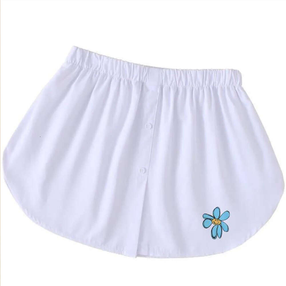 Spring Hoodies Are Layered Paired with Women's Bottomed Skirts, Shirts, Sweaters. Fake Hem Covers the Hips and Buttocks
