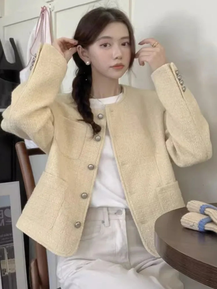 France Vintage Tweed Coat Women Single Breasted Long Sleeves Autumn Winter Korean Retro Fashion Graceful Outwear Female Chic Top 240307