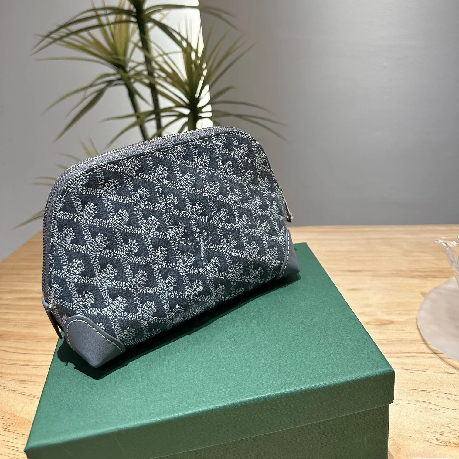Designer Make Up Bags Cosmetic Clutch Womens Makeup Washing Travel Toiletry Pouch Business Trips Bathroom Bag Webbing Washbag 243232D