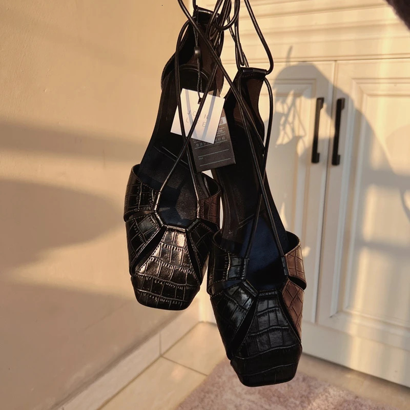 Withered Ins Blogger Retro Cutout Strappy Roman Sandals Women Fashion Ladies Leather Casual Flat Shoes 240321