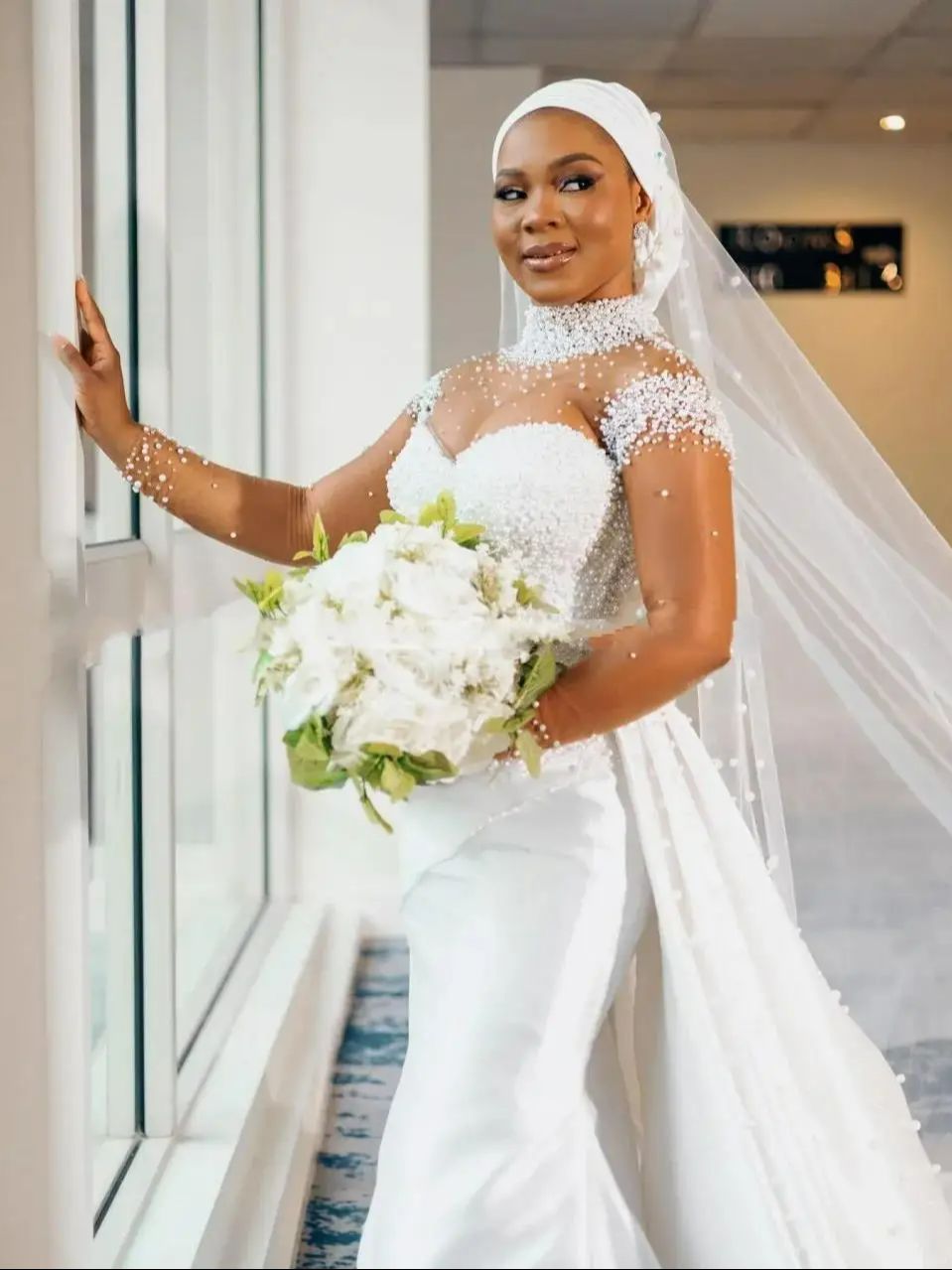 Exquisite Pearls Mermaid Wedding Dresses for Women Plus Size Satin Arabic Aso Ebi Bridal Dress with Detachable Train Bride Receiption Gown