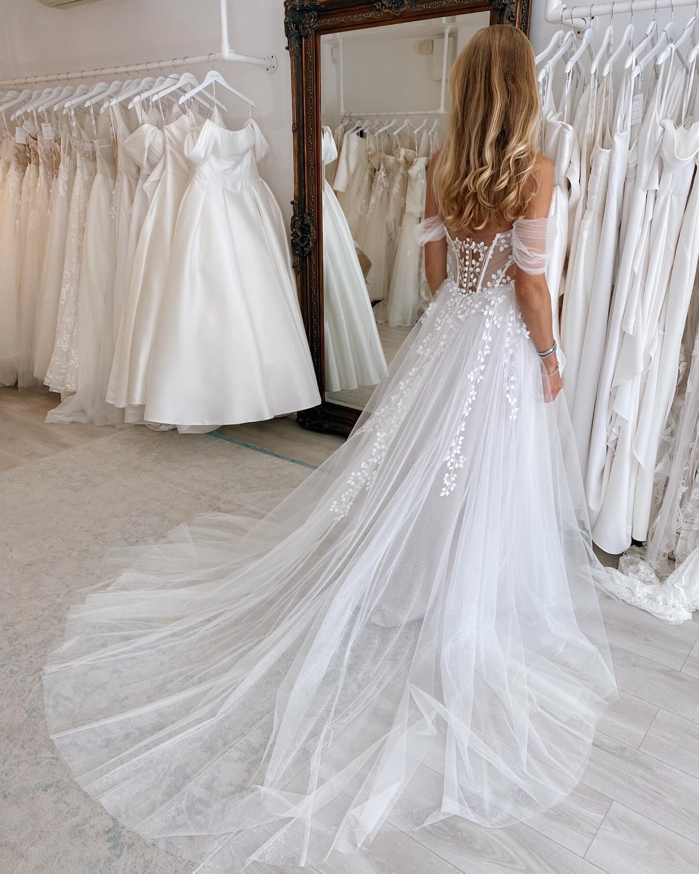 Boho A Line Dress For Bride Off Shoulder Lace Wedding Dresses Bridal Gowns Vestidos Novia Bodice Backless Country Robe De Mariage 0515