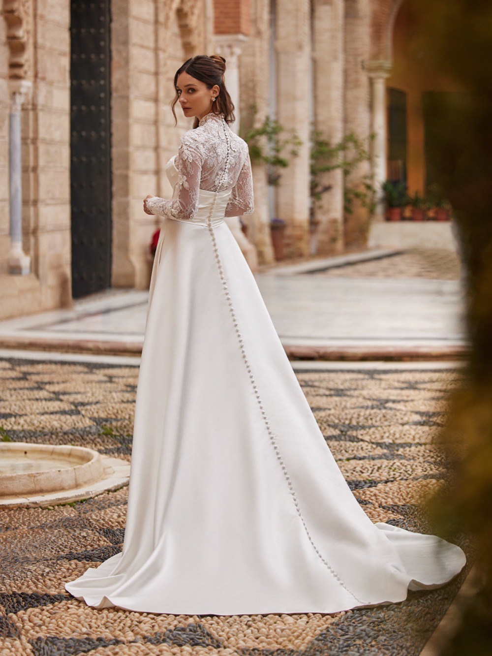 Elegant High Collar A Line Wedding Dresses for Women Lace Appliques with Pocket Wedding Gown Button Back Robe De Mariee Long Sleeve