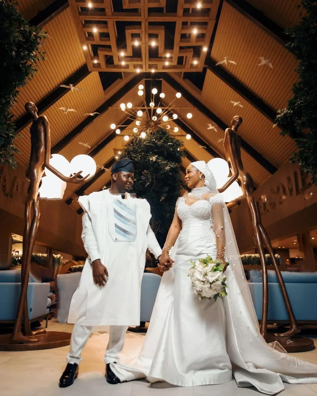 Exquisite Pearls Mermaid Wedding Dresses for Women Plus Size Satin Arabic Aso Ebi Bridal Dress with Detachable Train Bride Receiption Gown