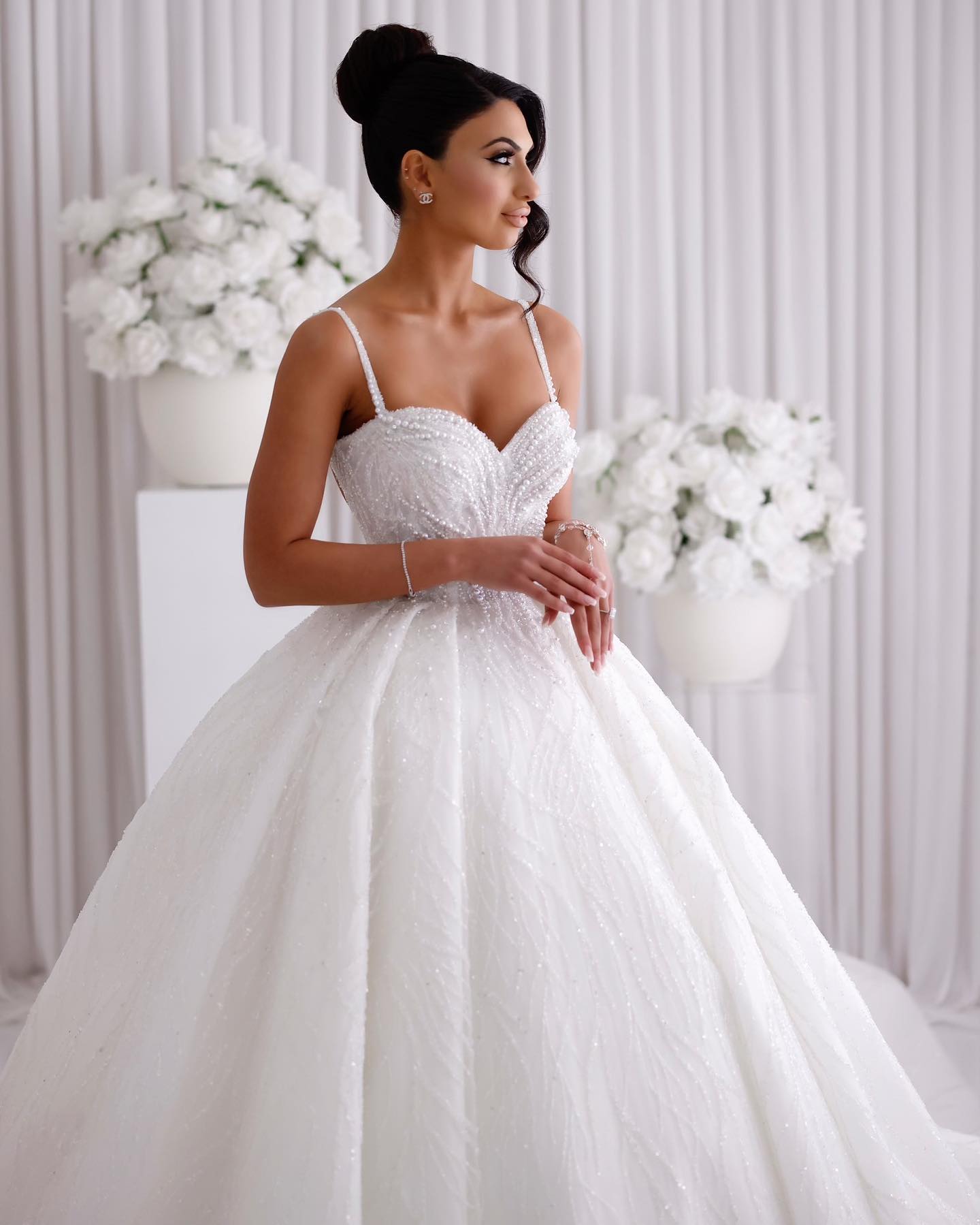 Ball Pearls Covered Gown Dress For Bride Straps Saudi Arabic Wedding Dresses Vestido De Noiva Sweep Train Sequins Beads Robe Mariage Bridal Gowns es s