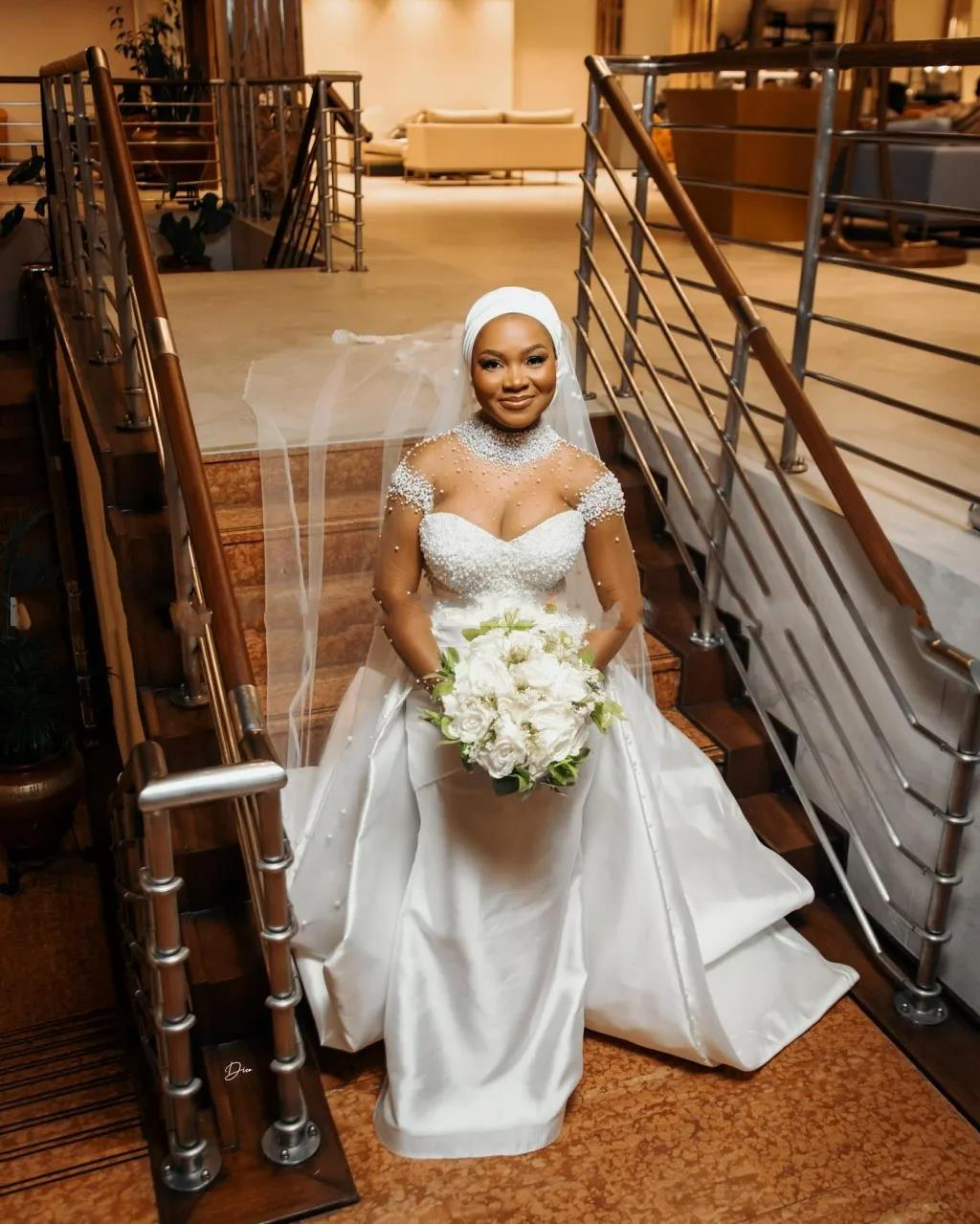 Exquisite Pearls Mermaid Wedding Dresses for Women Plus Size Satin Arabic Aso Ebi Bridal Dress with Detachable Train Bride Receiption Gown