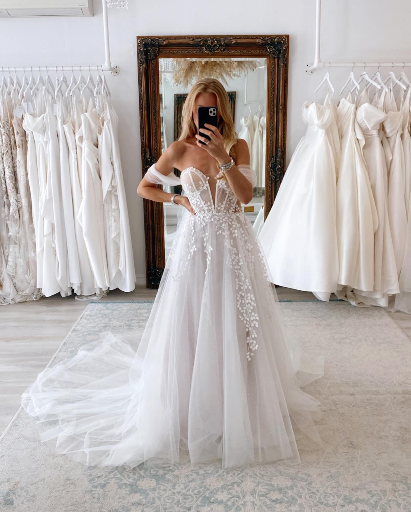 Boho A Line Dress For Bride Off Shoulder Lace Wedding Dresses Bridal Gowns Vestidos Novia Bodice Backless Country Robe De Mariage 0515