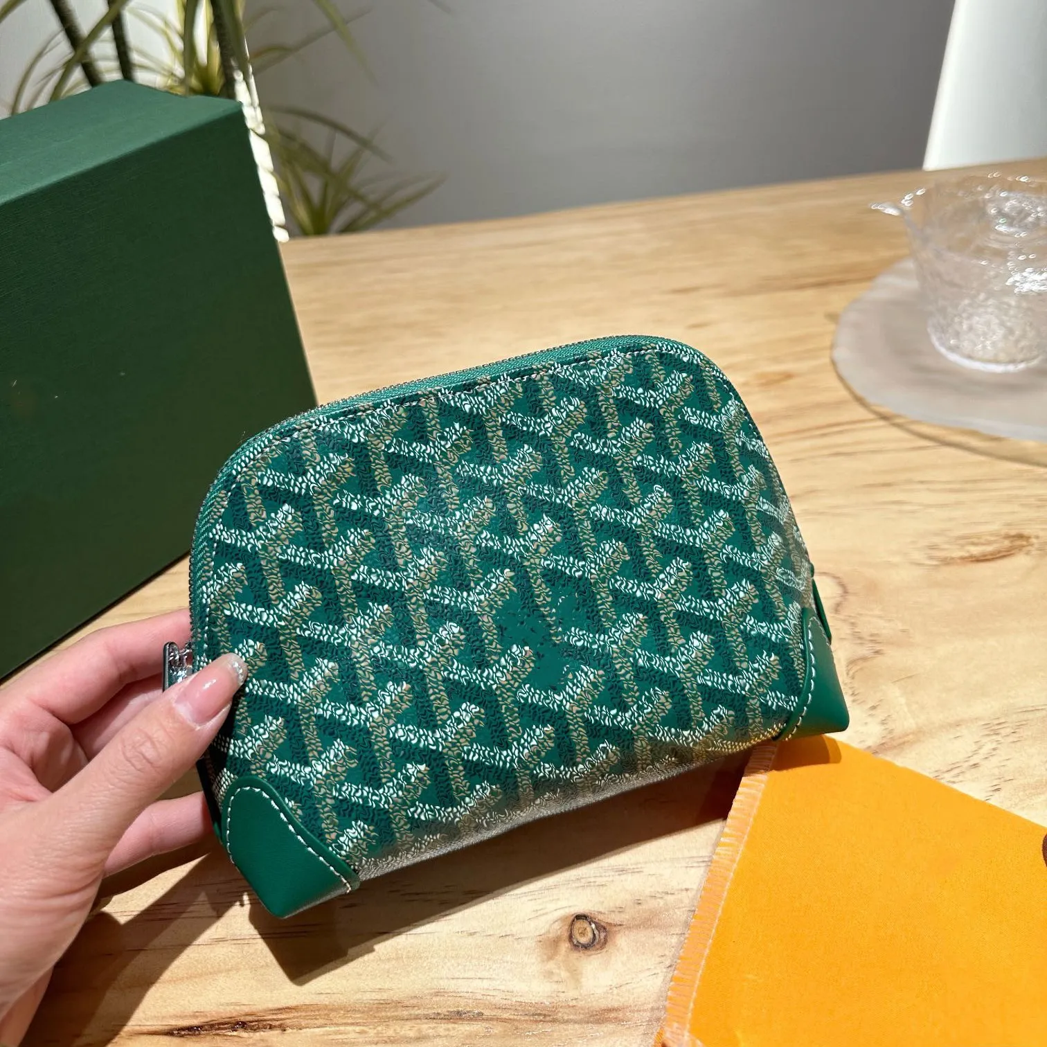 Designer Make Up Bags Cosmetic Clutch Womens Makeup Washing Travel Toiletry Pouch Business Trips Bathroom Bag Webbing Washbag 243232D