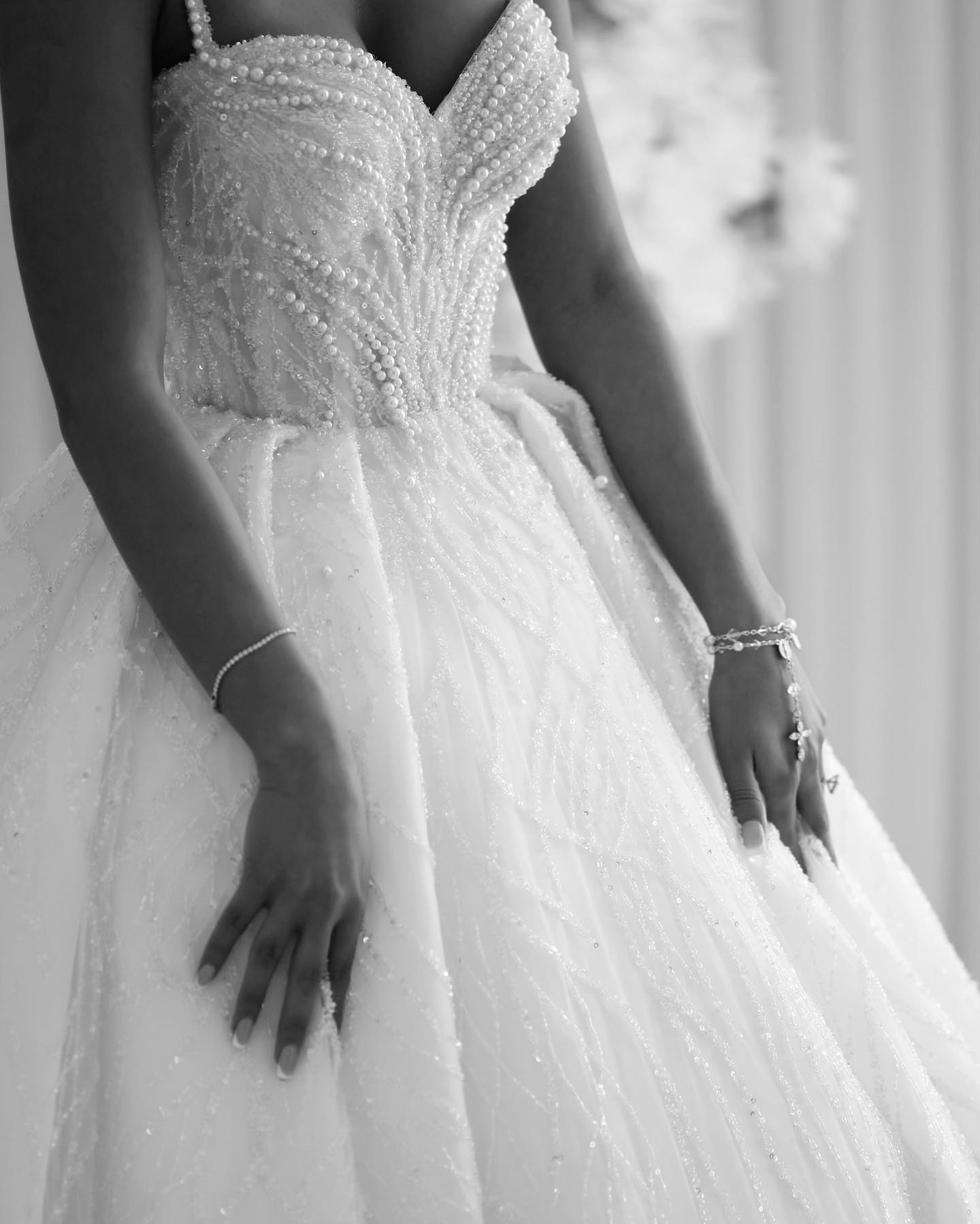 Ball Pearls Covered Gown Dress For Bride Straps Saudi Arabic Wedding Dresses Vestido De Noiva Sweep Train Sequins Beads Robe Mariage Bridal Gowns es s