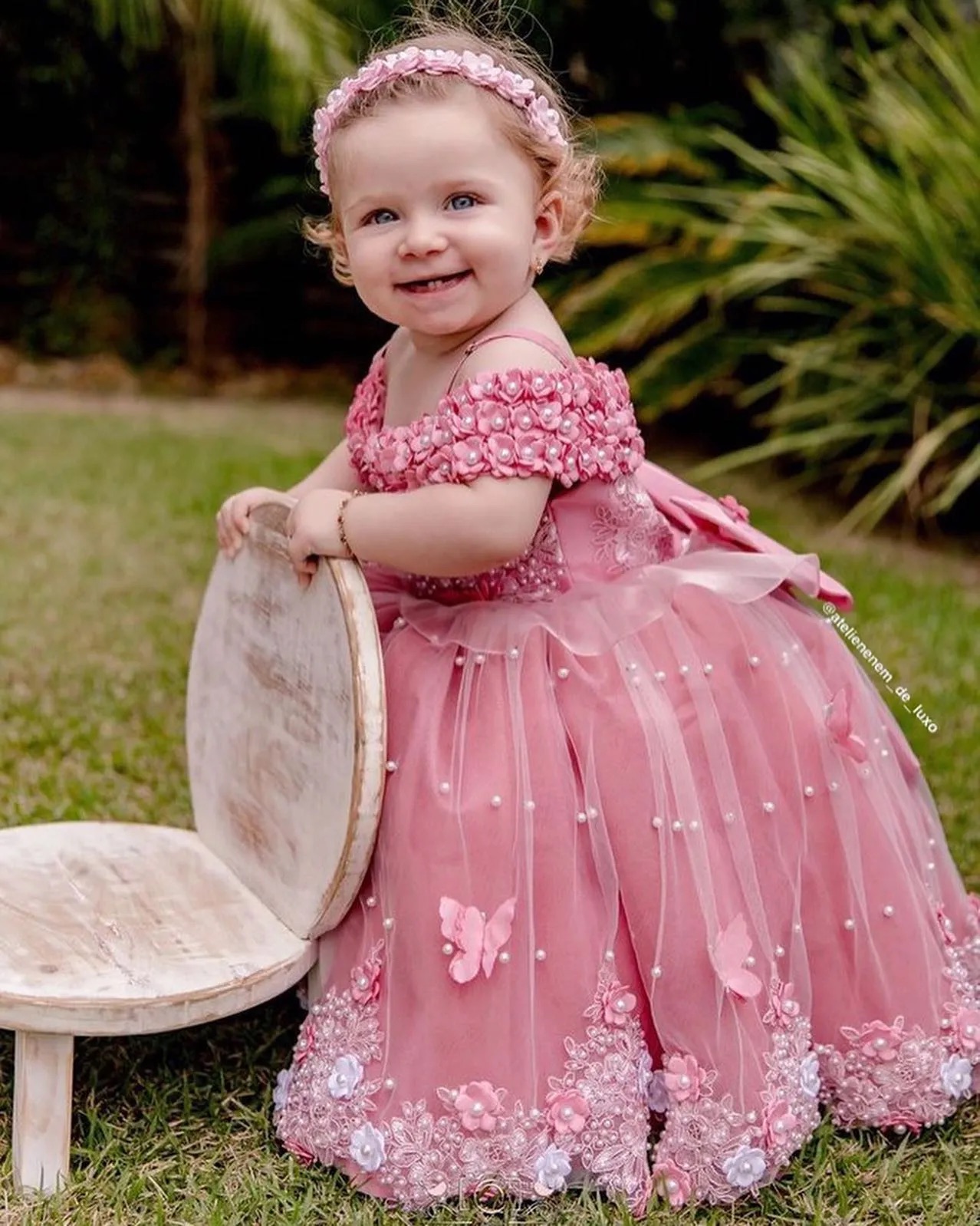 Lovely Pink Pearls Flower Girl Dresses For Wedding Off Shoulder Lace Appliqued Toddler Pageant Gowns Tulle Floor Length Ball Gown Kids Birthday Dress 
