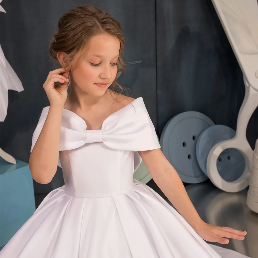 Elegant White Satin wer Girl Dresses Baby Girls for Wedding Party Gown Off Shoulder Bow Tie Kids Communion Dress