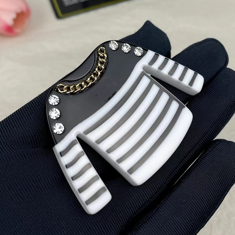 Europe and America Luxury Fashion Pins Brooches Gold Plated Shiny CZ Letter Brooch Pin for Men Women Nice Gift