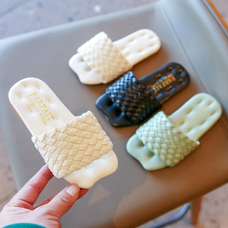 Girls Sandals Slides Kids Summer Beach Sandals Pleated Ruffles Princess Sweet Kids Slippers for Bath Swimming Indoor Outdoor 240311