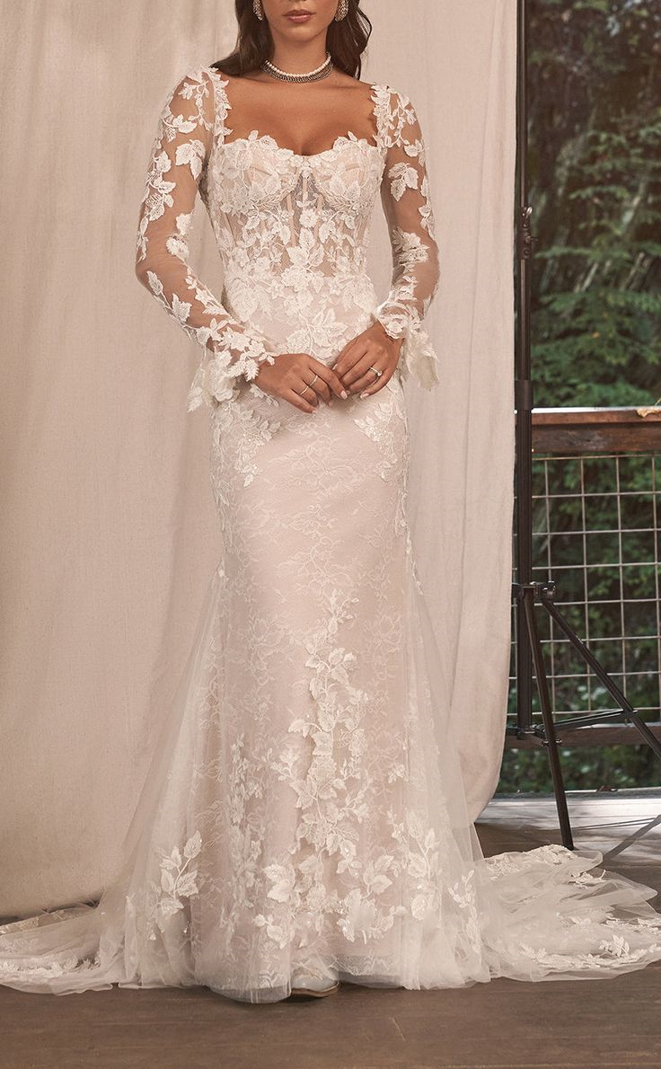 Chic Lace Mermaid Wedding Dresses Bell Long Sleeves Appliques Sweetheart Neck Open Back Buttons Boho Bridal Gowns Corset Top