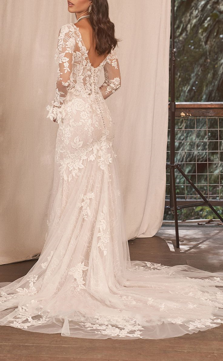 Chic Lace Mermaid Wedding Dresses Bell Long Sleeves Appliques Sweetheart Neck Open Back Buttons Boho Bridal Gowns Corset Top