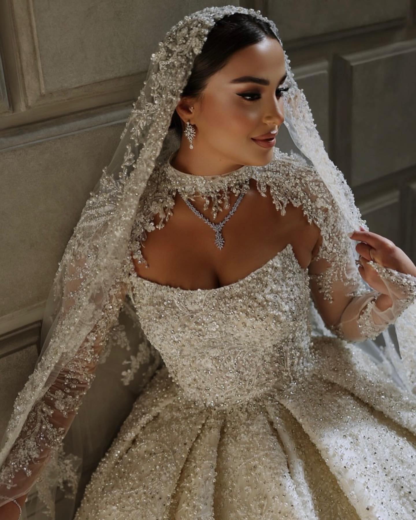 Crystal Ball Vintage Gown Dress For Bride Pearls Beading Lace Wedding Dresses Strapless Vestido De Noiva Dubai Saudi Arabic Robe Mariage Bridal Gowns 