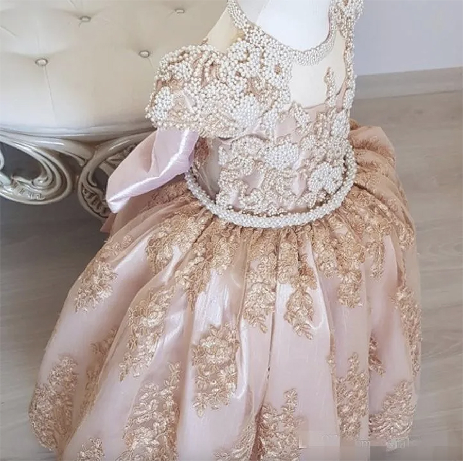 Cute Rose Gold Flower Girls Dresses Crystal Pearls Beaded Capped Sleeves Ball Gown Princess Lace Applique Communion Birthday Party Wear