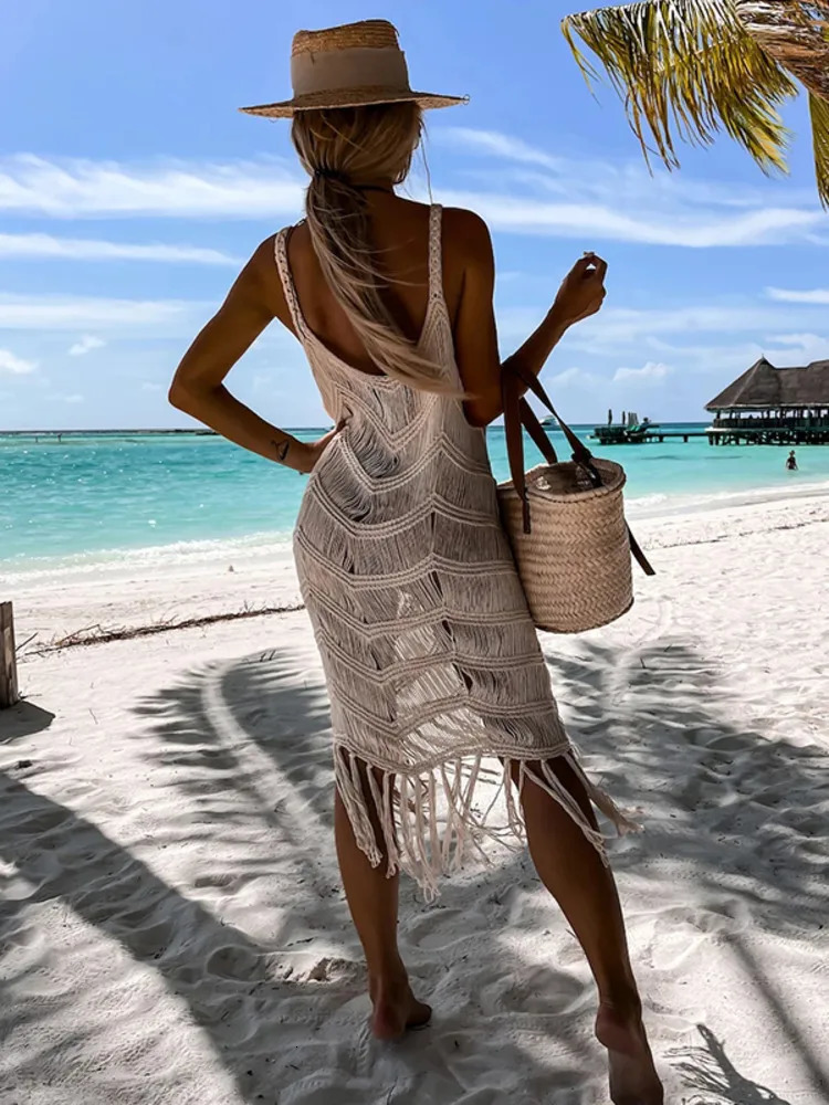 2023 White Crochet Tunic Bikini Coverups Sexy Hollow Out Dres Summer Clothes See Through Beach Wear Tassel Cover Up 240320