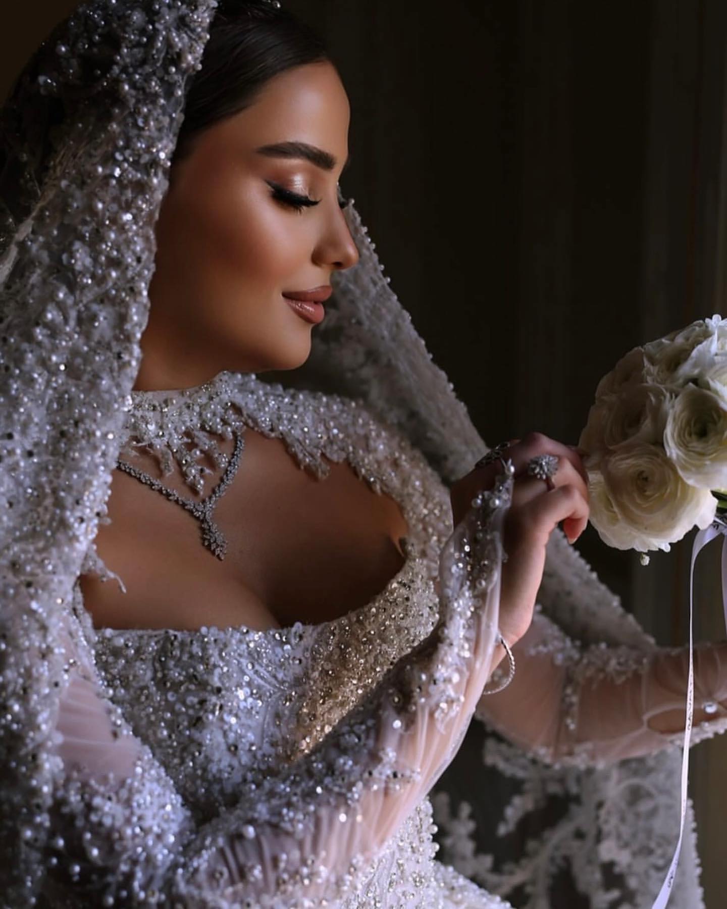 Crystal Ball Vintage Gown Dress For Bride Pearls Beading Lace Wedding Dresses Strapless Vestido De Noiva Dubai Saudi Arabic Robe Mariage Bridal Gowns 