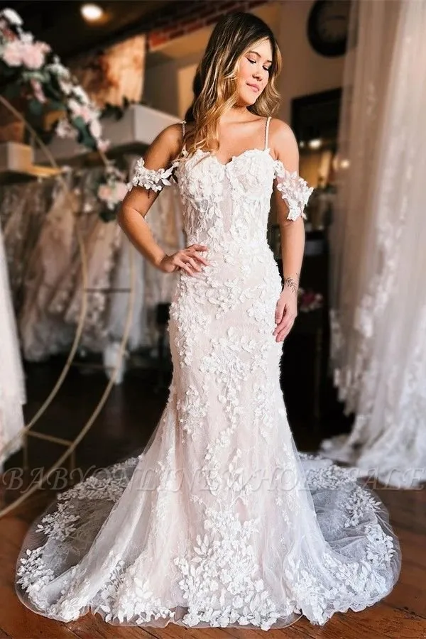 Lace Romantic Mermaid Wedding Dresses Spaghetti Straps 3D Appliques Sexy Open Back Bridal Gowns with Buttons Covered Plus Size BC15483