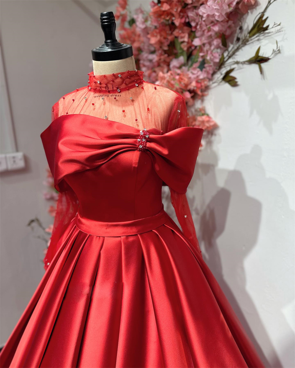 Modern Tulle Neck A Line Wedding Dresses Tranparent Sleeve Pleat Satin Bridal Gown for Wedding Party Bead Puffy Skirt Bride Receiption Dress