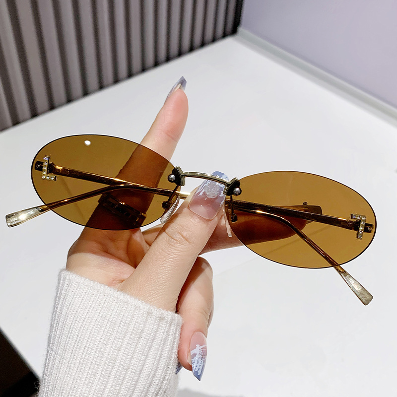 Dia-encrusted Rimless cut edge Oval Cat Eye Sunglasses for Women Fashion high-end Small Frame Trend Sun Glasses Designer Eyewear Free shipping