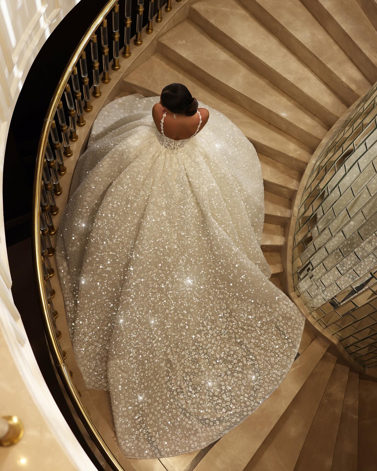 Stunning Crystal Ball Gown Wedding Dress For Bride Beading Lace Wedding Dresses Straps Vestido De Noiva Dubai Saudi Arabic Ruched Backless Bridal Gown