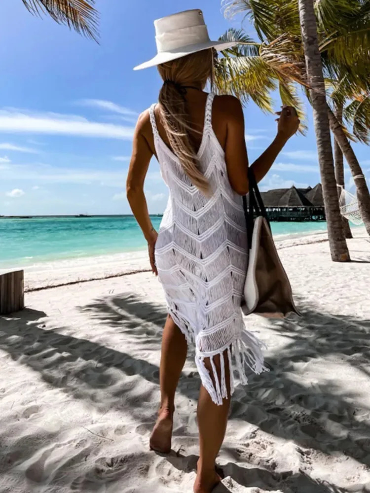 2023 White Crochet Tunic Bikini Coverups Sexy Hollow Out Dres Summer Clothes See Through Beach Wear Tassel Cover Up 240320