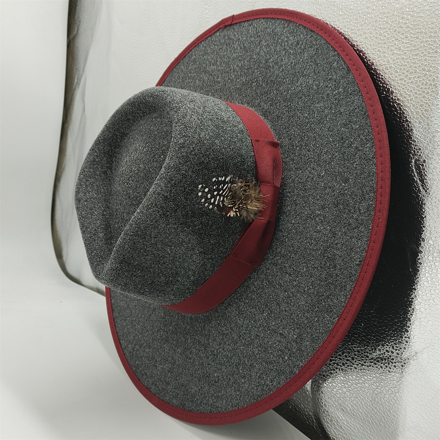 New contrasting color large brim cashmere top hat feather accessories woolen soft woolen hat British top hat autumn and winter 231202