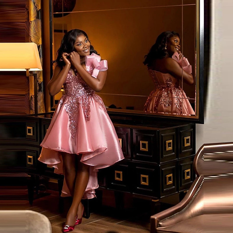 2024 Vintage Cocktail Dresses Pink One Shoulder Ball Gown Sequined Lace Appliques Organza Ruffles Tiered Hi Lo Evening Gowns Short Homecoming Gowns