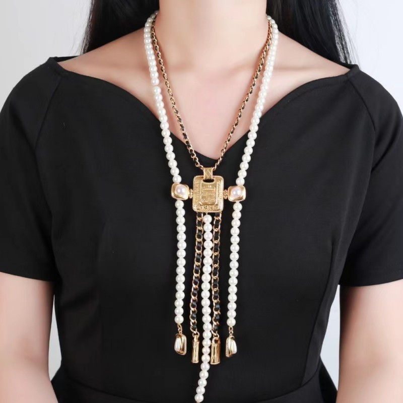 Eurrope and America Trendy Women Designer Necklace Jewelry Fashion Necklace Gift Women Long Letter Luxury Chains Necklaces For Girls Women