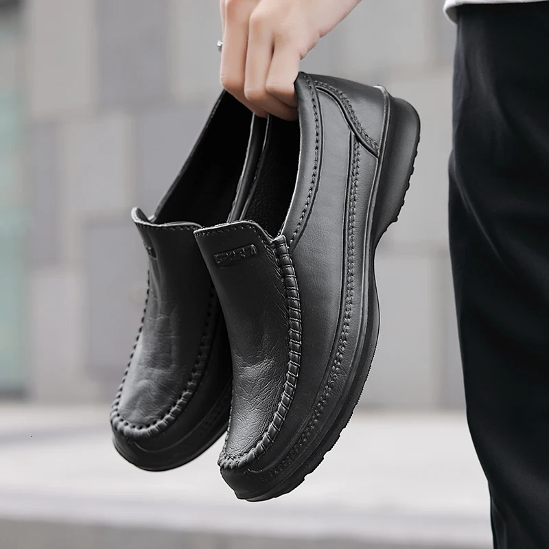 Mens chefs work shoes Fishermans shoes Waterproof and oil proof outdoor water shoes Outdoor light hiking rain boot men 240309