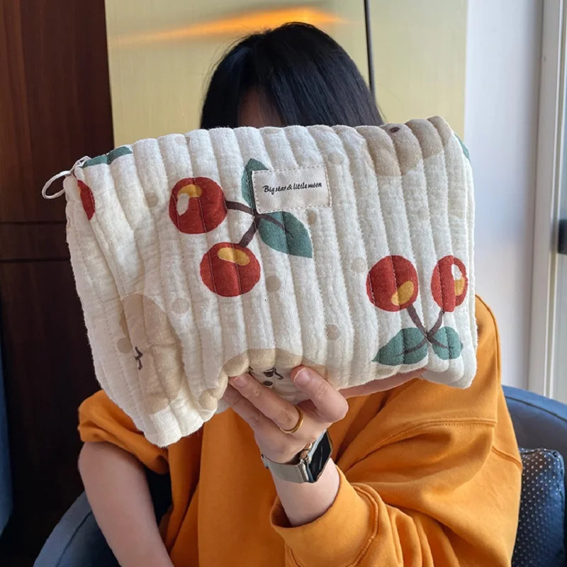 2025 NEW Portable Quilting Clutch Soft Cotton Women Zipper Cosmetic Organizer Cute Makeup Bag Large Capacity Make Up Pouch Purse Handbag 240314 zhanyi
