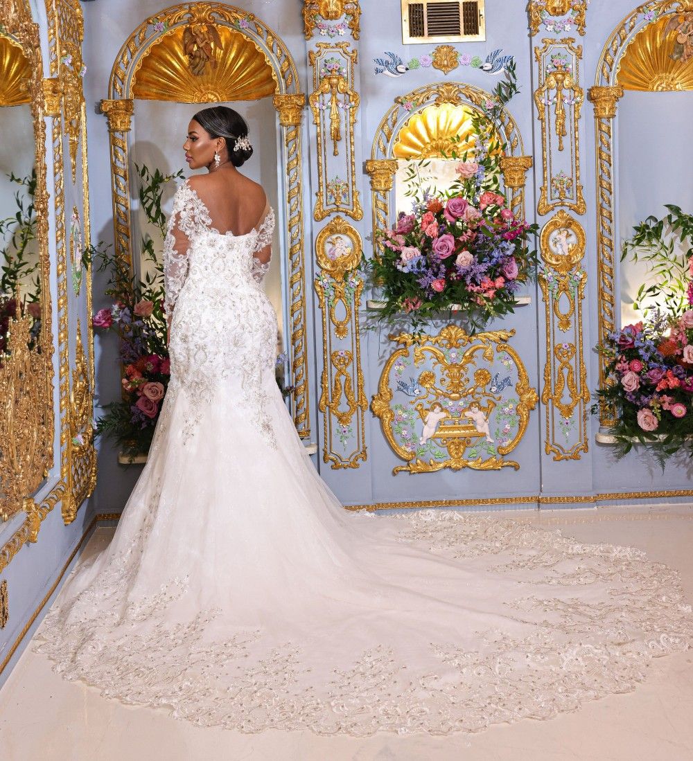 2024 Sexy Arabic Mermaid Wedding Dresses Illusion Jewel Neck Lace Appliques Sier Crystal Beads Long Sleeves Bridal Gowns Plus Size Cathedral Train 051