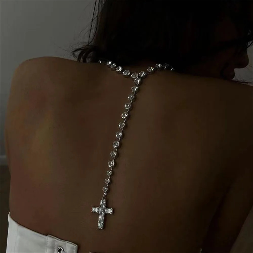 Sexy Crystal Big Cross Pendant Long Tassel Back Chain Necklace Wedding Jewelry for Women Rhinestone Body Chain Necklace Choker 240315