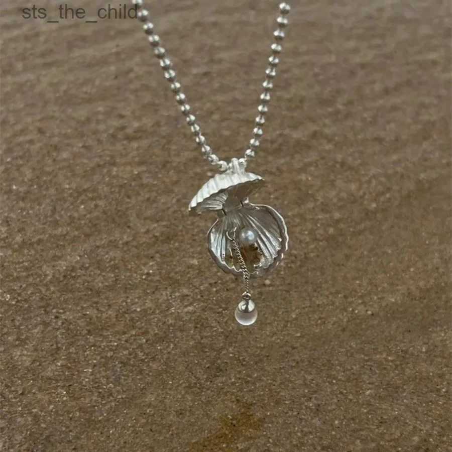 Pendant Necklaces New Beach Shell Picking Can Open and Close Shell Necklace Womens Box Pendant Pearl Shell White Resin Water Bead Chain WomensC24326