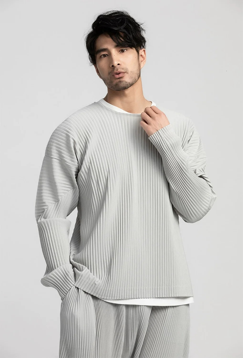 Miyake Pleated Full Sleeve Round Collar T Shirt For Men Fashion Japanese Streetwear Long Sleeve Plain T-shirt Casual Top 240311