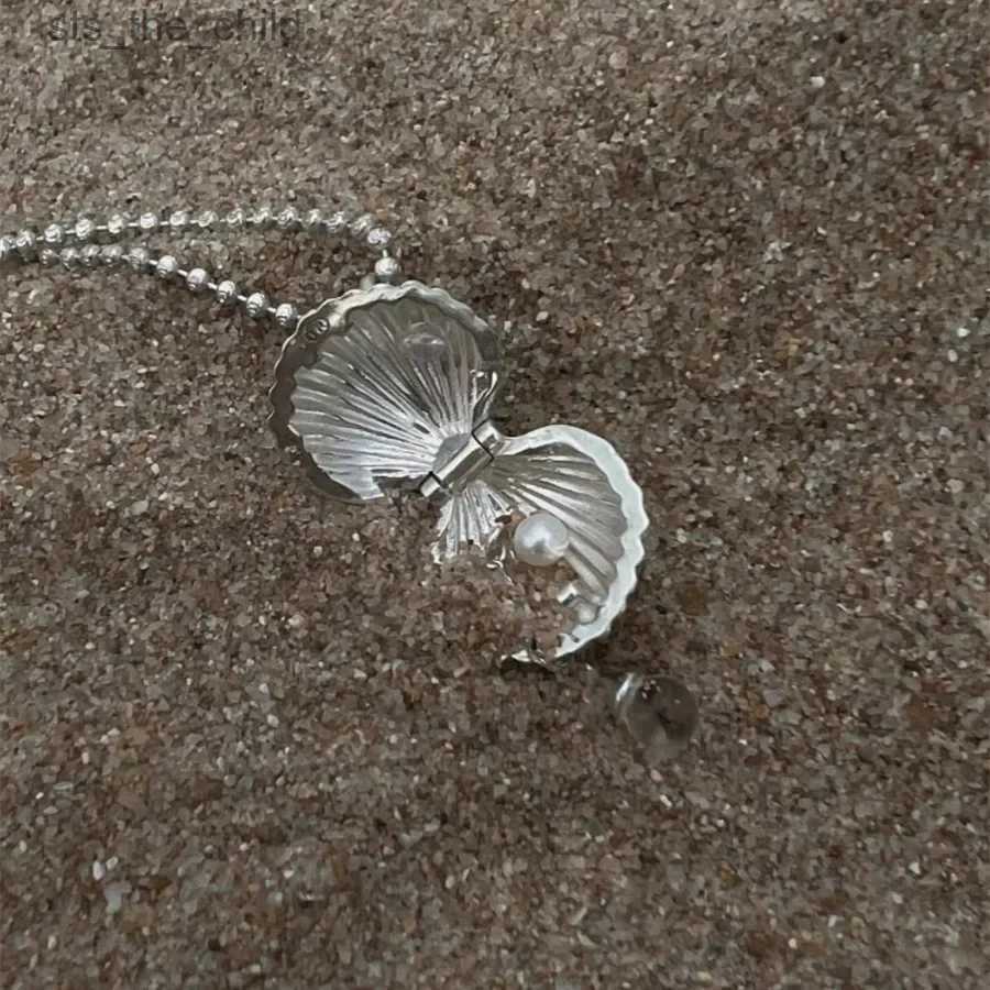Pendant Necklaces New Beach Shell Picking Can Open and Close Shell Necklace Womens Box Pendant Pearl Shell White Resin Water Bead Chain WomensC24326