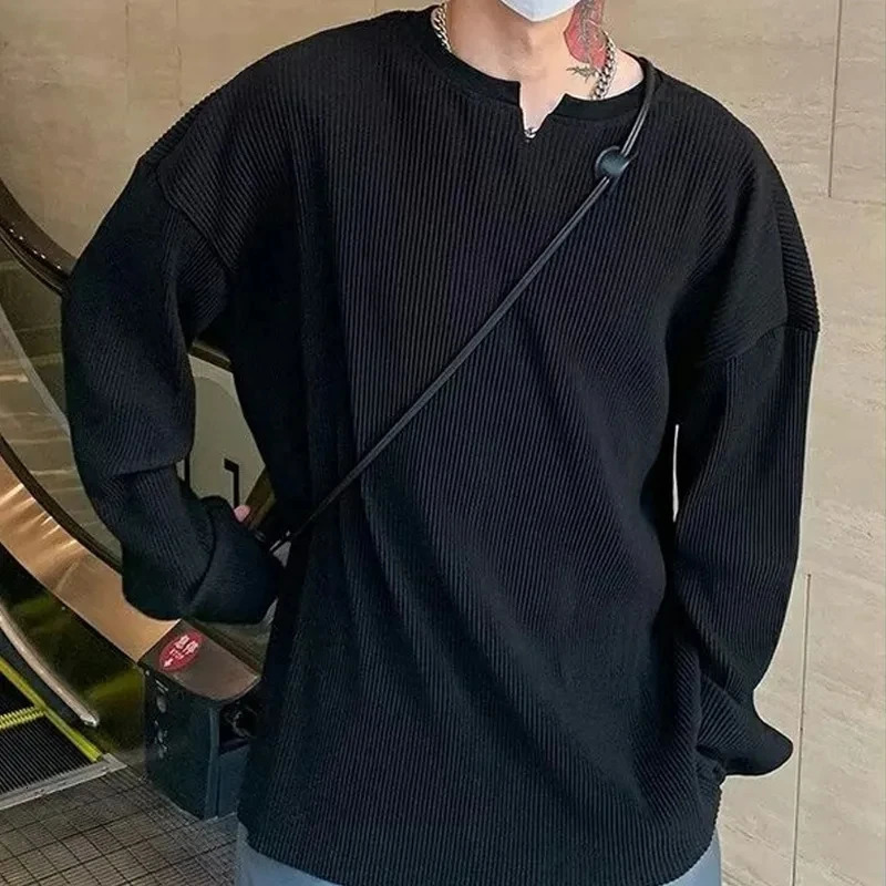 Spring White V-Neck Pleated Stripe T-Shirt Men Large Size Silky Soft Long Sleeved T-Shirt Summer Loose Bottomed Shirt 240306